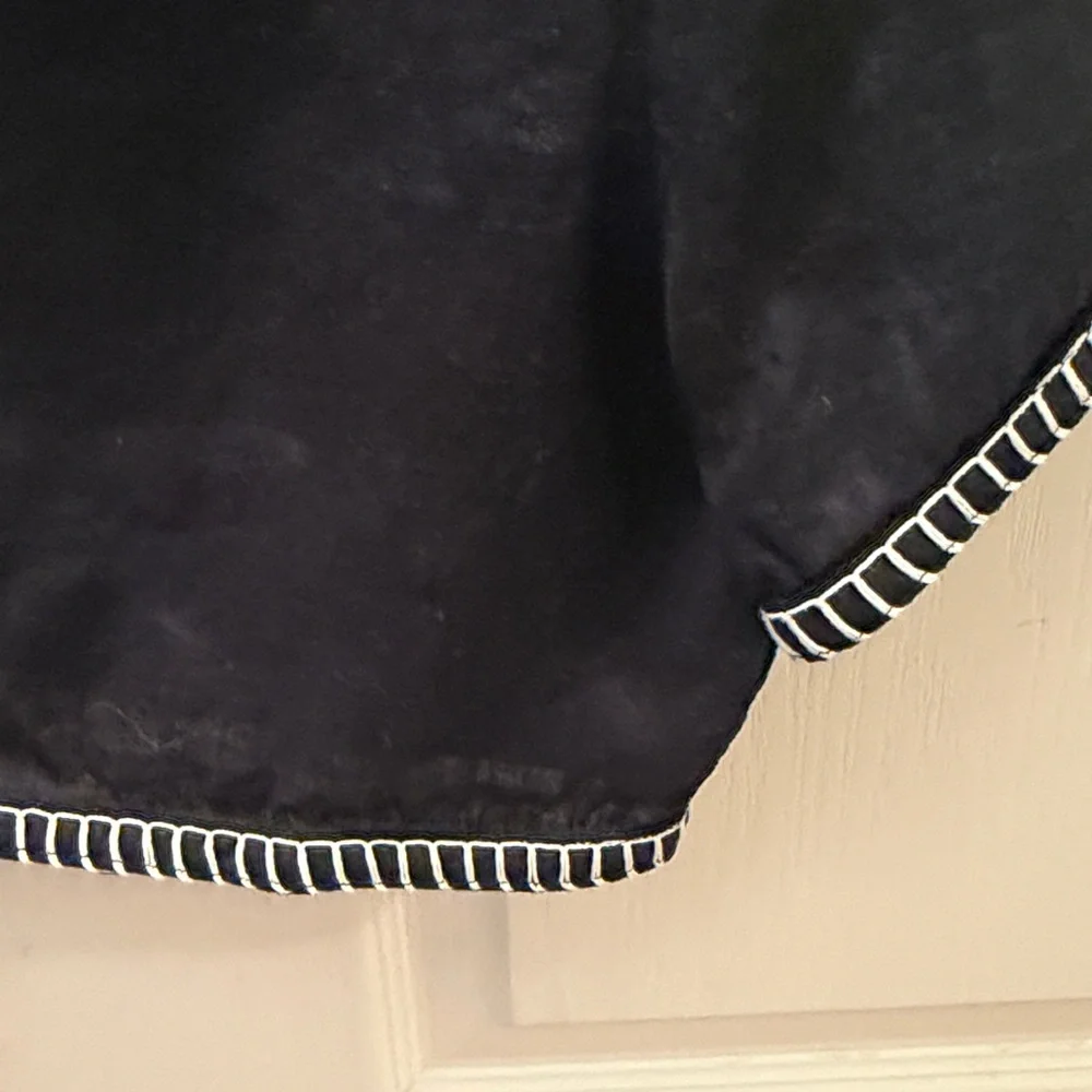 DISSG Linen Black Crop Top with White Trim - Picture 3 of 7